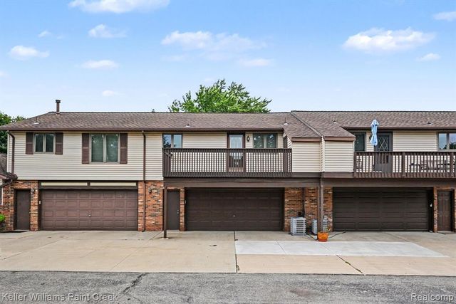 2232 London Bridge Drive, Rochester Hills, MI 48307