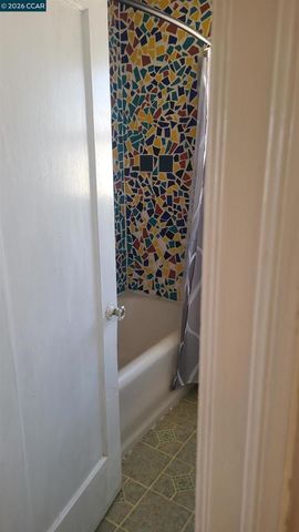670 30th Street, Richmond, CA 94804