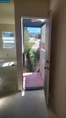 670 30th Street, Richmond, CA 94804