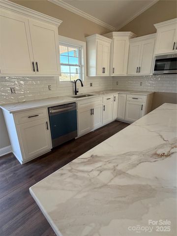 4932 Southview Drive, Hickory, NC 28602