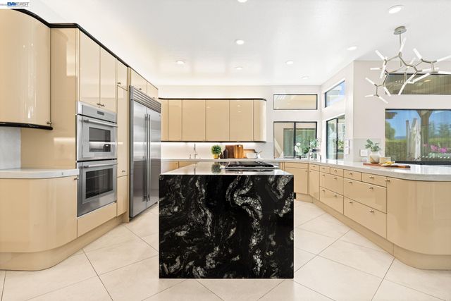 2338 Victoria Ct, Livermore, CA 94550