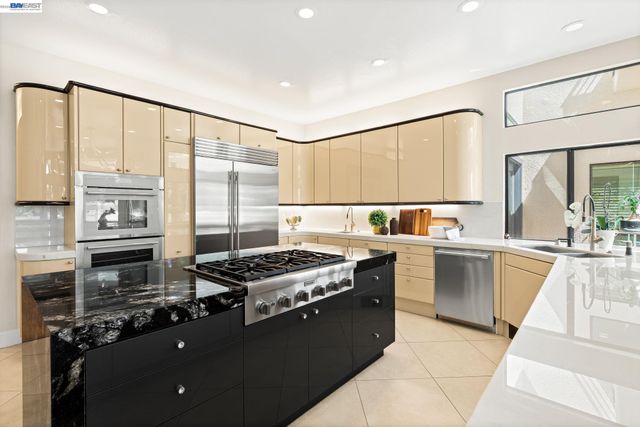 2338 Victoria Ct, Livermore, CA 94550