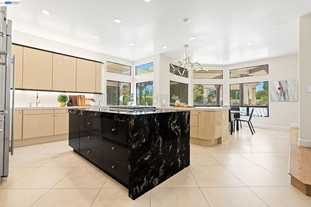 2338 Victoria Ct, Livermore, CA 94550