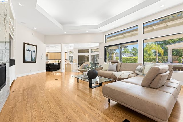 2338 Victoria Ct, Livermore, CA 94550