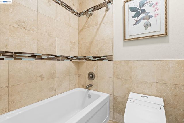 2338 Victoria Ct, Livermore, CA 94550