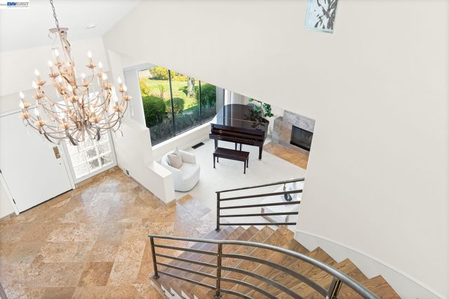 2338 Victoria Ct, Livermore, CA 94550