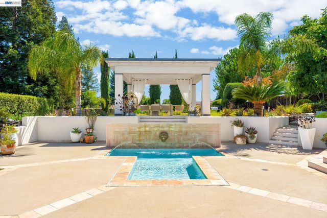 2338 Victoria Ct, Livermore, CA 94550