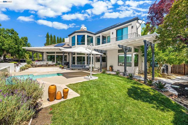 2338 Victoria Ct, Livermore, CA 94550