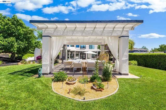 2338 Victoria Ct, Livermore, CA 94550
