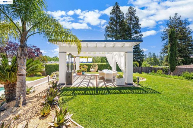 2338 Victoria Ct, Livermore, CA 94550