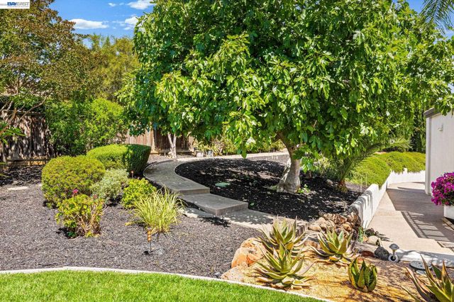 2338 Victoria Ct, Livermore, CA 94550