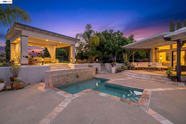 2338 Victoria Ct, Livermore, CA 94550