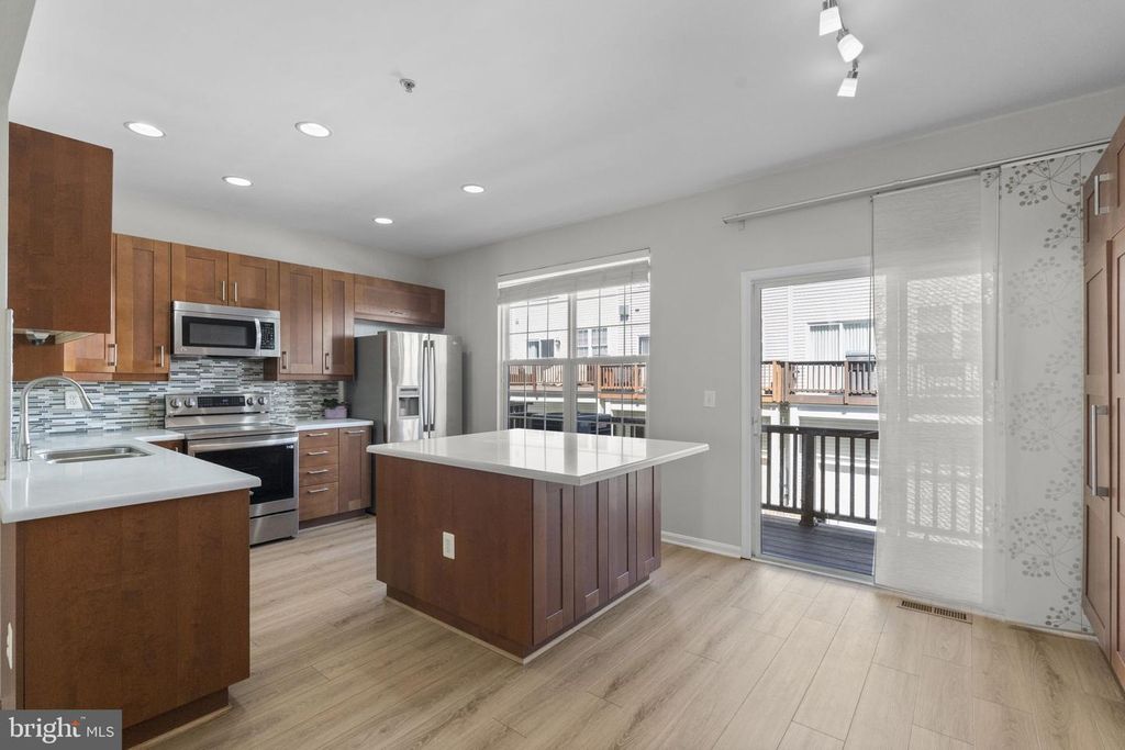 3819 EISENHOWER AVE, Alexandria, VA 22304