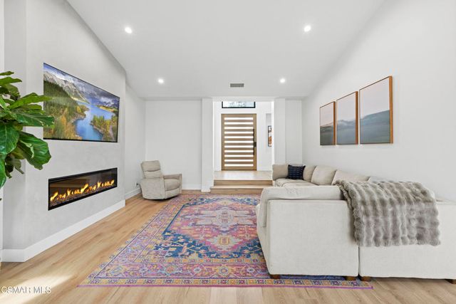 911 Vivian Circle, Newbury Park, CA 91320