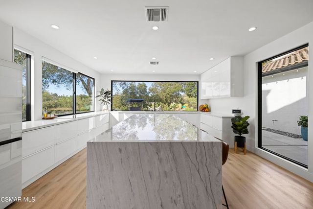 911 Vivian Circle, Newbury Park, CA 91320