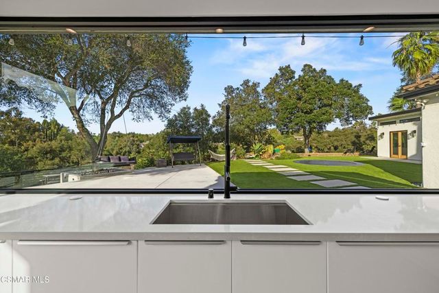 911 Vivian Circle, Newbury Park, CA 91320