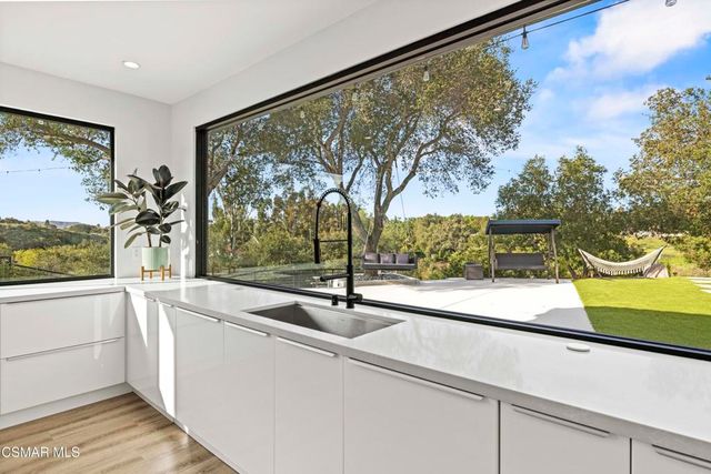 911 Vivian Circle, Newbury Park, CA 91320