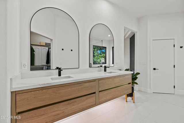 911 Vivian Circle, Newbury Park, CA 91320