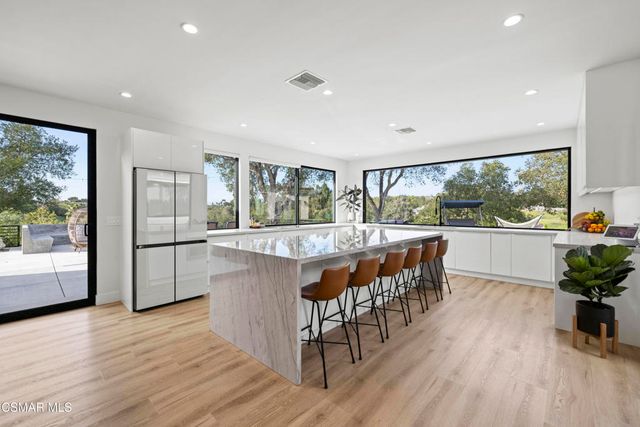 911 Vivian Circle, Newbury Park, CA 91320