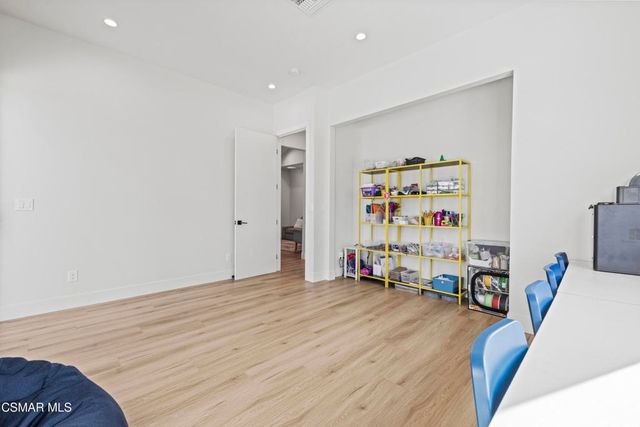 911 Vivian Circle, Newbury Park, CA 91320