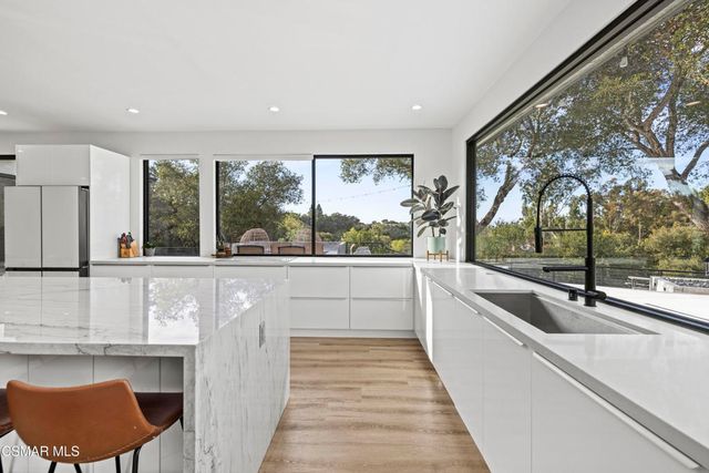 911 Vivian Circle, Newbury Park, CA 91320