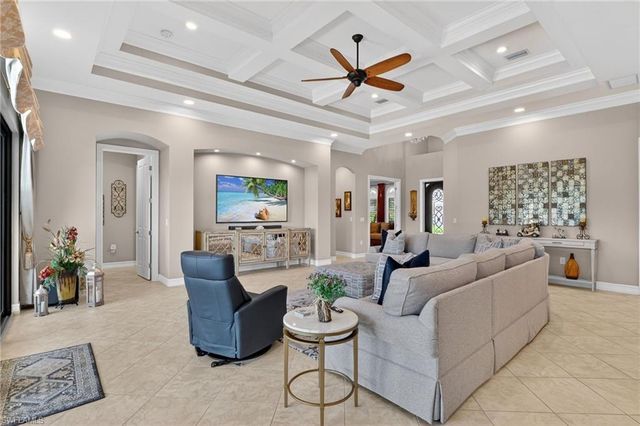 7352 Lantana WAY, Naples, FL 34119