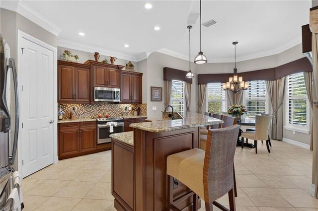 7352 Lantana WAY, Naples, FL 34119