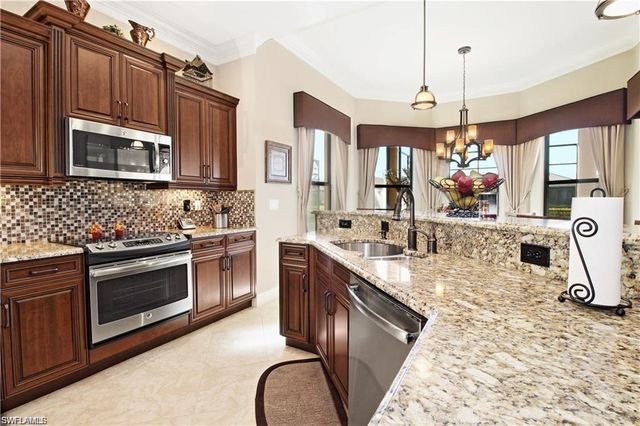 7352 Lantana WAY, Naples, FL 34119