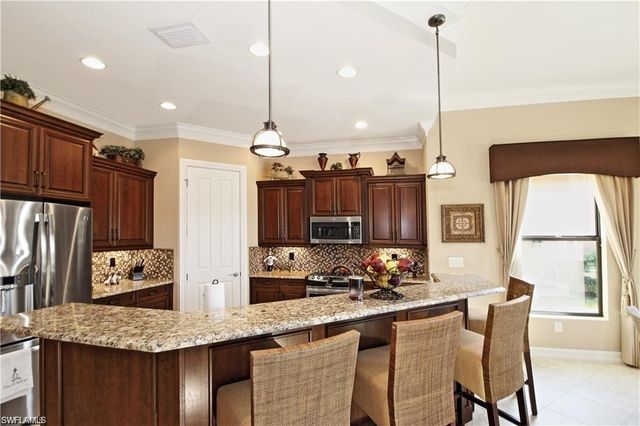 7352 Lantana WAY, Naples, FL 34119