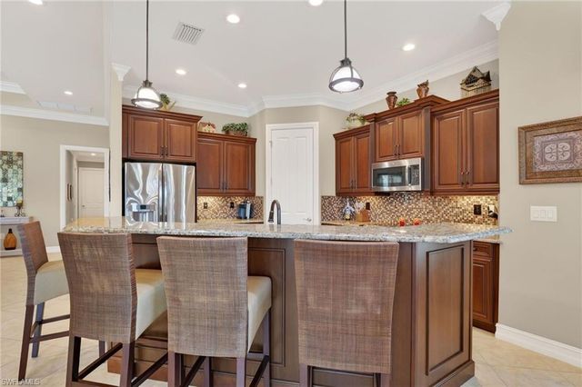 7352 Lantana WAY, Naples, FL 34119