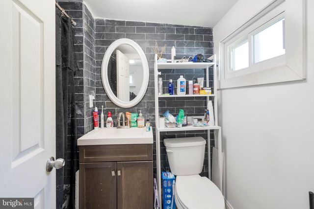 39 BLAKE AVE, Jenkintown, PA 19046