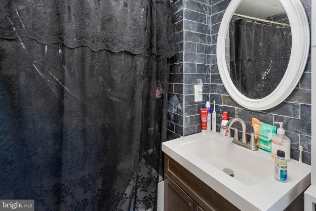 39 BLAKE AVE, Jenkintown, PA 19046