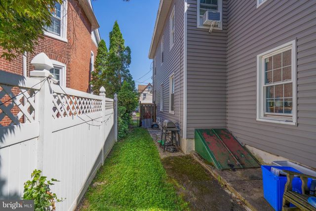 39 BLAKE AVE, Jenkintown, PA 19046