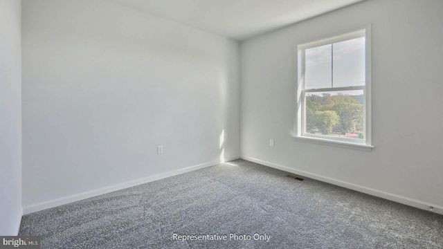 16 ARCADIA DR, Elizabethtown, PA 17022
