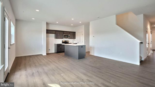 16 ARCADIA DR, Elizabethtown, PA 17022