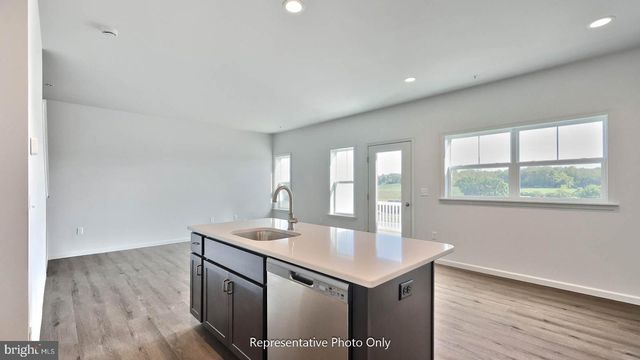 16 ARCADIA DR, Elizabethtown, PA 17022