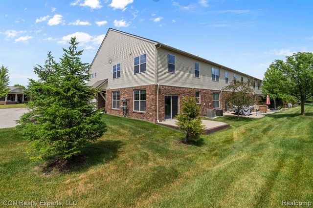 23668 Clarewood Street, Macomb, MI 48042