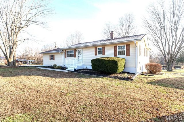 18105 Highway 8, St James, MO 65559