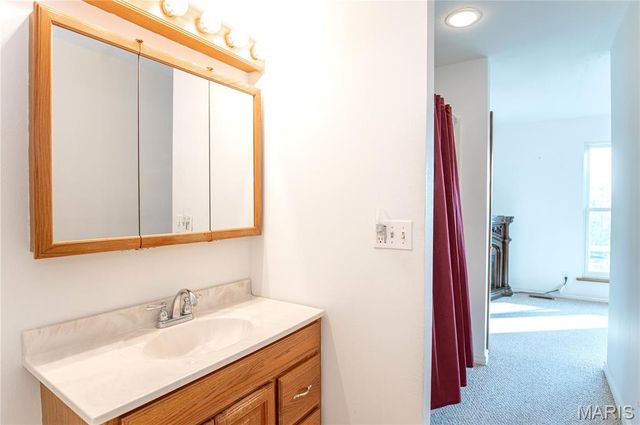 18105 Highway 8, St James, MO 65559