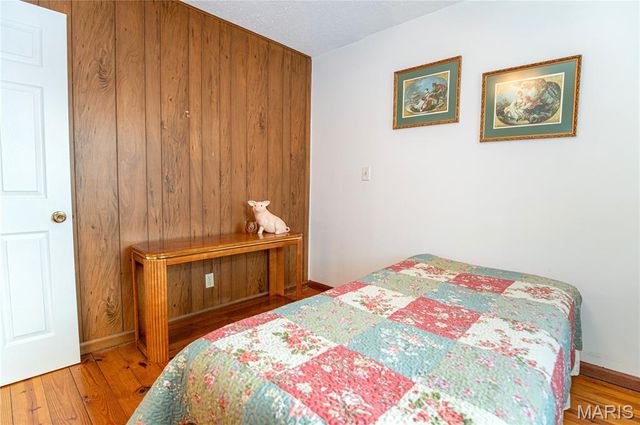 18105 Highway 8, St James, MO 65559