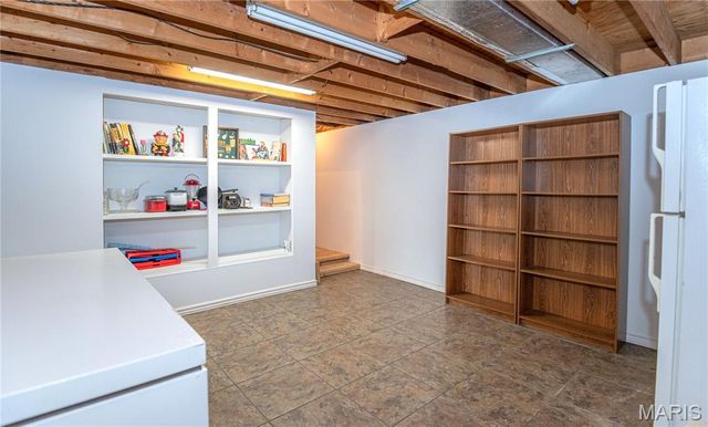 18105 Highway 8, St James, MO 65559