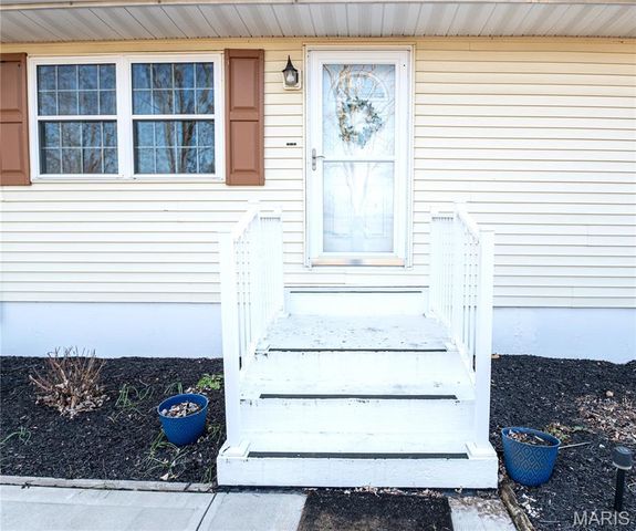 18105 Highway 8, St James, MO 65559