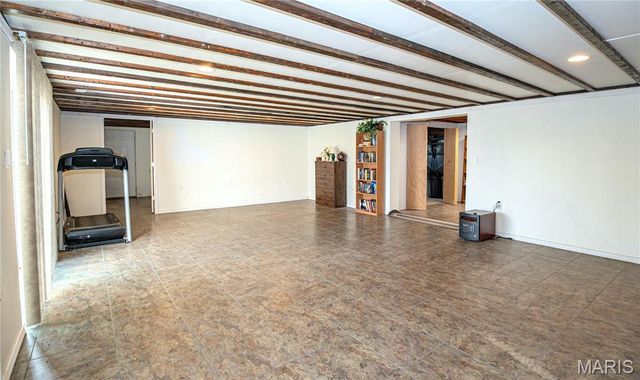 18105 Highway 8, St James, MO 65559