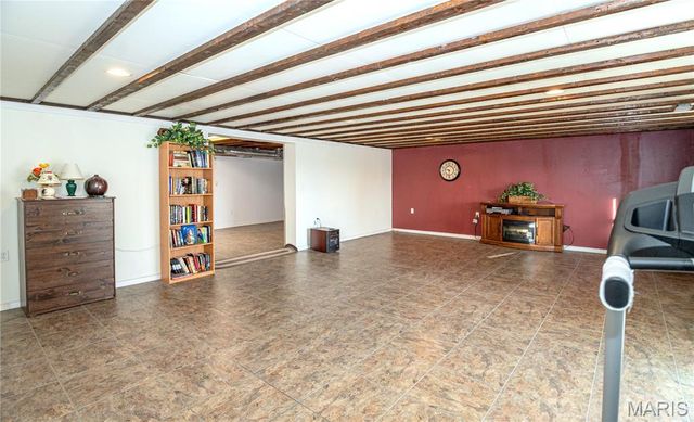 18105 Highway 8, St James, MO 65559