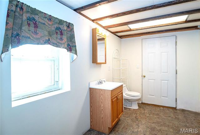 18105 Highway 8, St James, MO 65559