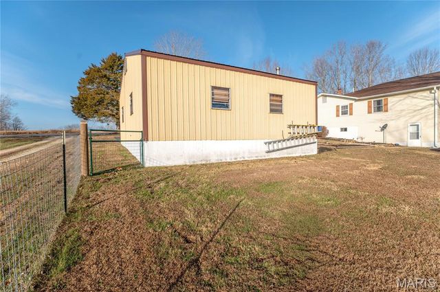 18105 Highway 8, St James, MO 65559