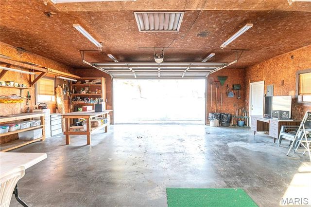 18105 Highway 8, St James, MO 65559