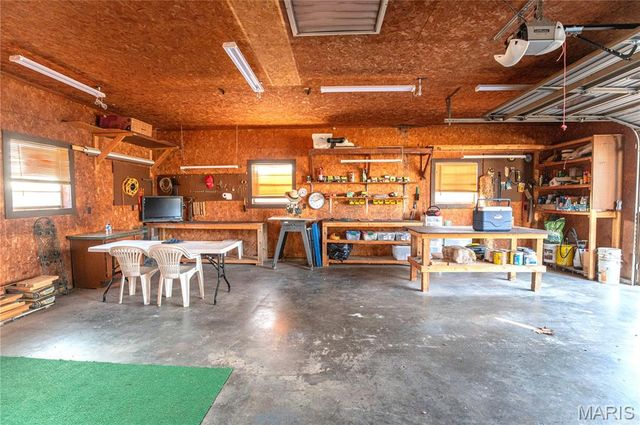 18105 Highway 8, St James, MO 65559