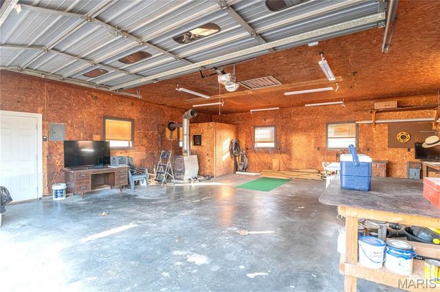 18105 Highway 8, St James, MO 65559