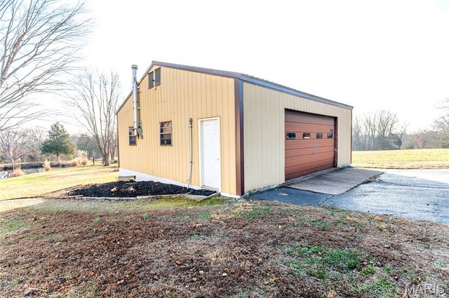 18105 Highway 8, St James, MO 65559